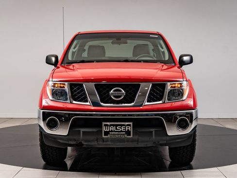 Used 2007 Nissan Frontier SE w/ SE Value Truck Pkg AWD/4WD image 2