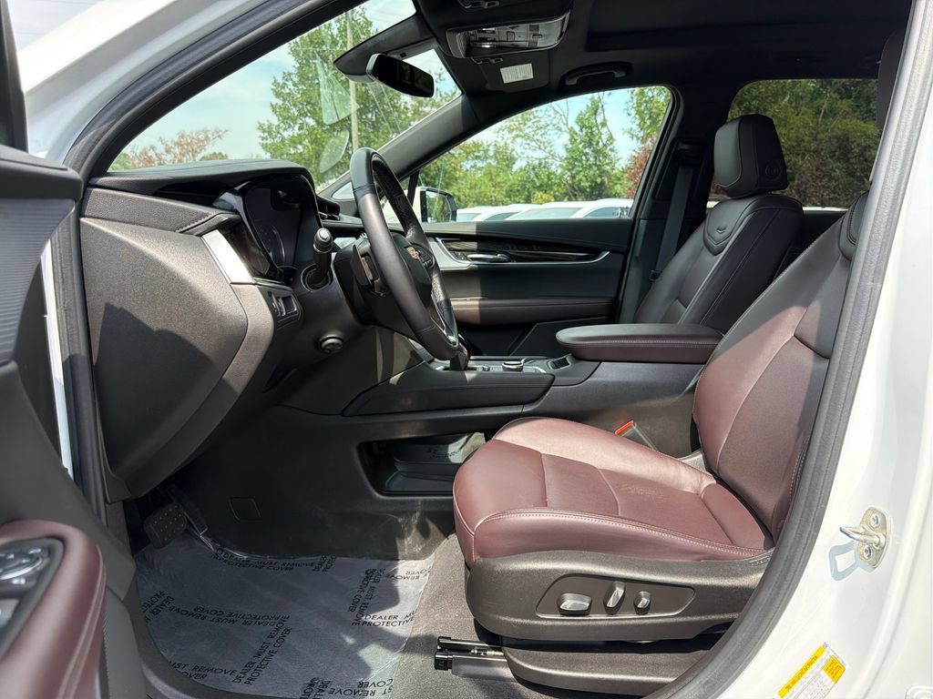 Certified 2024 Cadillac XT6 Premium Luxury AWD/4WD image 2