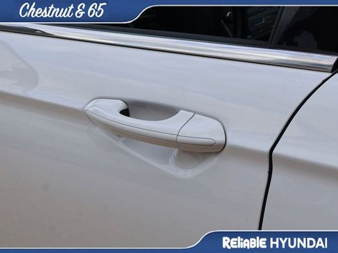 Used 2018 Ford Fusion SE w/ Fusion SE Technology Package FWD image 19