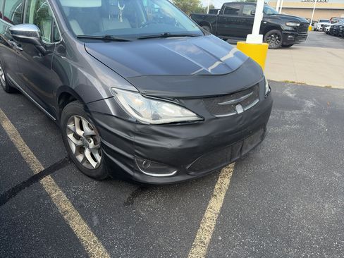 Used 2020 Chrysler Pacifica Limited FWD image 6
