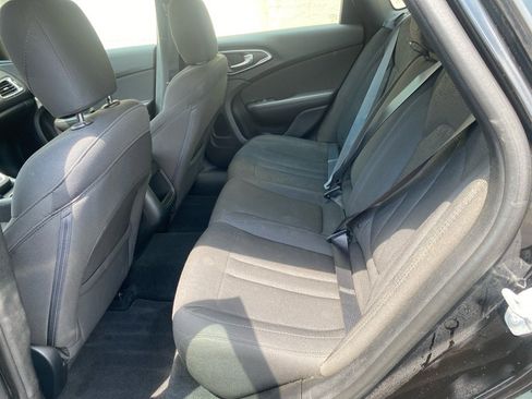 Used 2016 Chrysler 200 Limited w/ Convenience Group image 15