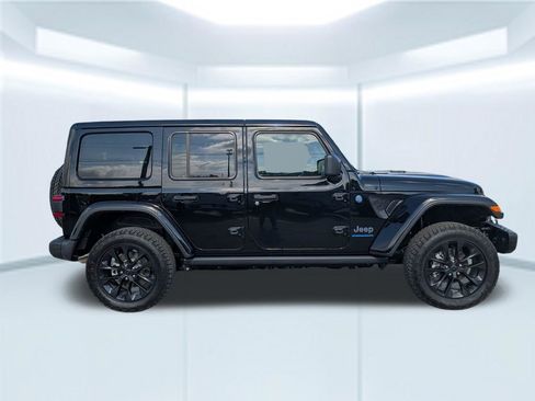 Used 2025 Jeep Wrangler Unlimited Sahara AWD/4WD image 7