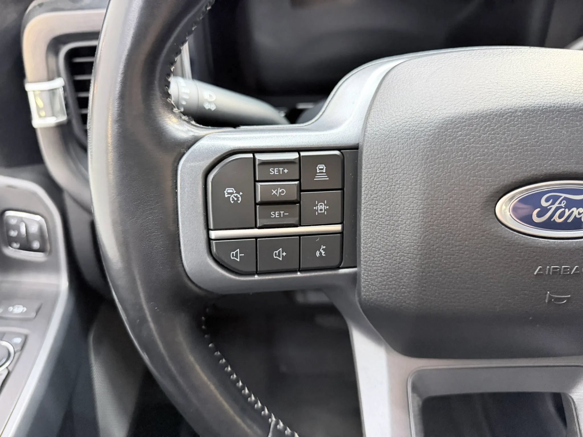 Used 2023 Ford F250 Lariat w/ Lariat Ultimate Package AWD/4WD image 16