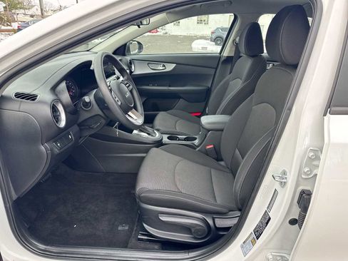 Used 2022 Kia Forte LXS image 11