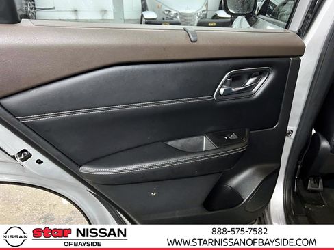 Used 2021 Nissan Rogue SV w/ Premium Package image 11