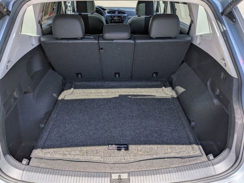 Used 2024 Volkswagen Tiguan SE w/ Panoramic Sunroof Package AWD/4WD image 30