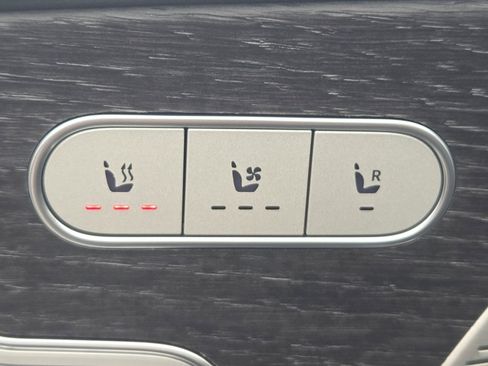 Used 2021 Mercedes-Benz C 300 4MATIC Sedan w/ Premium Package image 6