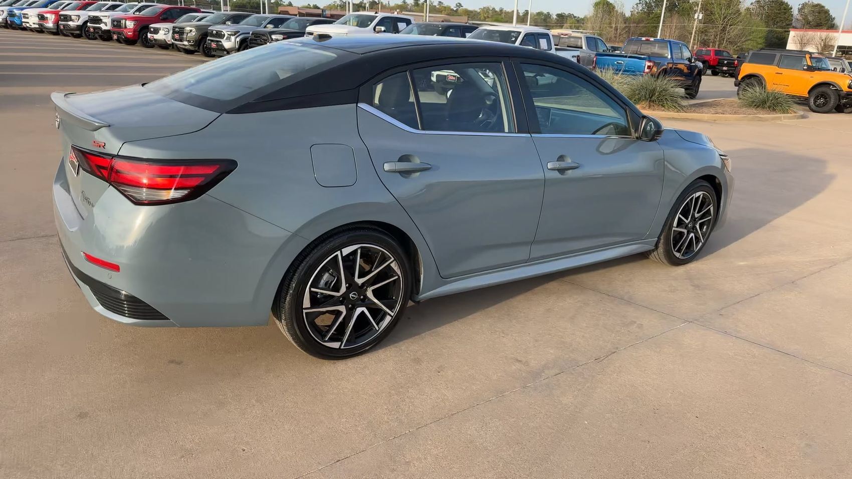 Used 2024 Nissan Sentra SR w/ Trunk Package FWD image 9