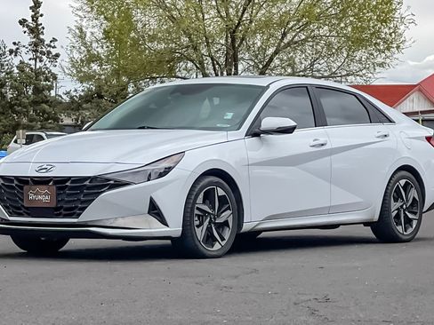 Used 2023 Hyundai Elantra Limited FWD image 9