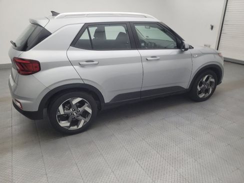 Used 2021 Hyundai Venue SEL FWD image 10