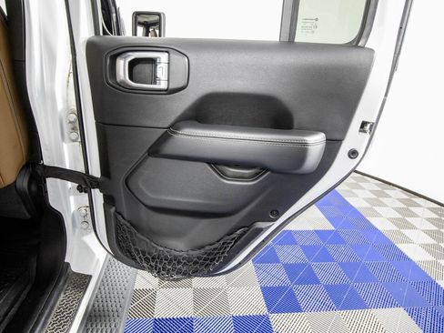 Used 2022 Jeep Wrangler Unlimited Sahara image 16