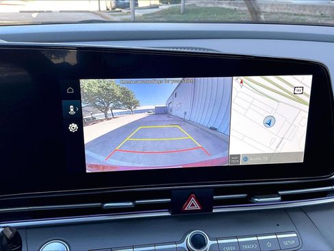 Certified 2025 Hyundai Elantra SEL image 25