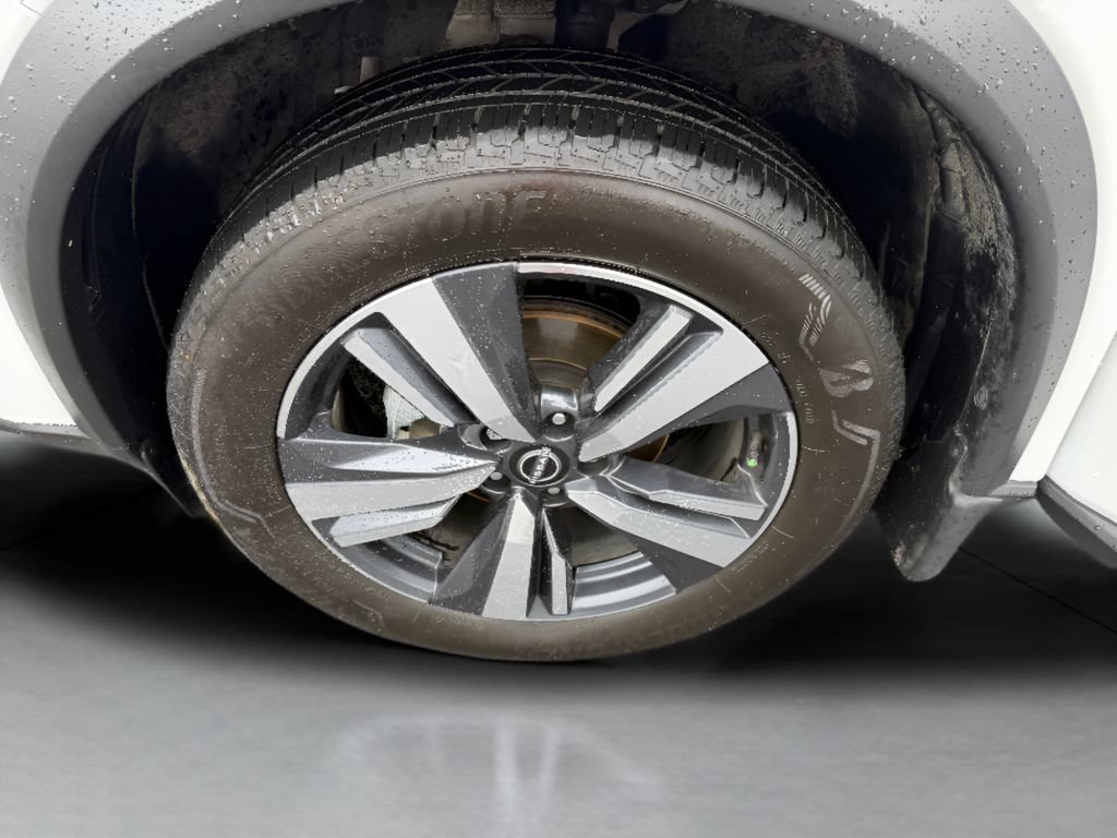 Used 2024 Nissan Rogue SL w/ SL Premium Package FWD image 11