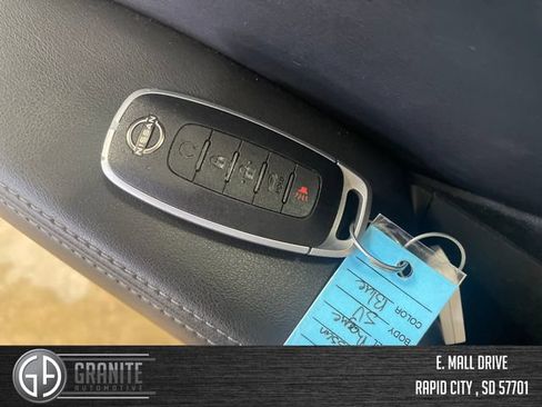 Used 2025 Nissan Rogue SV AWD/4WD image 7