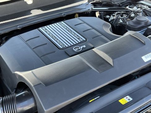 Used 2022 Land Rover Range Rover Sport SVR image 40