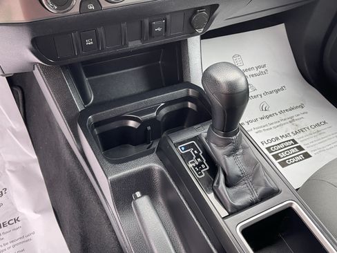 Certified 2020 Toyota Tacoma SR AWD/4WD image 23