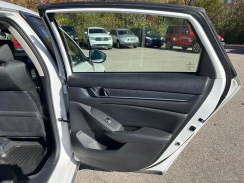 Used 2019 Honda Accord EX image 28