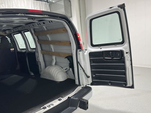 Used 2023 GMC Savana 2500 w/ Driver Convenience Package image 18