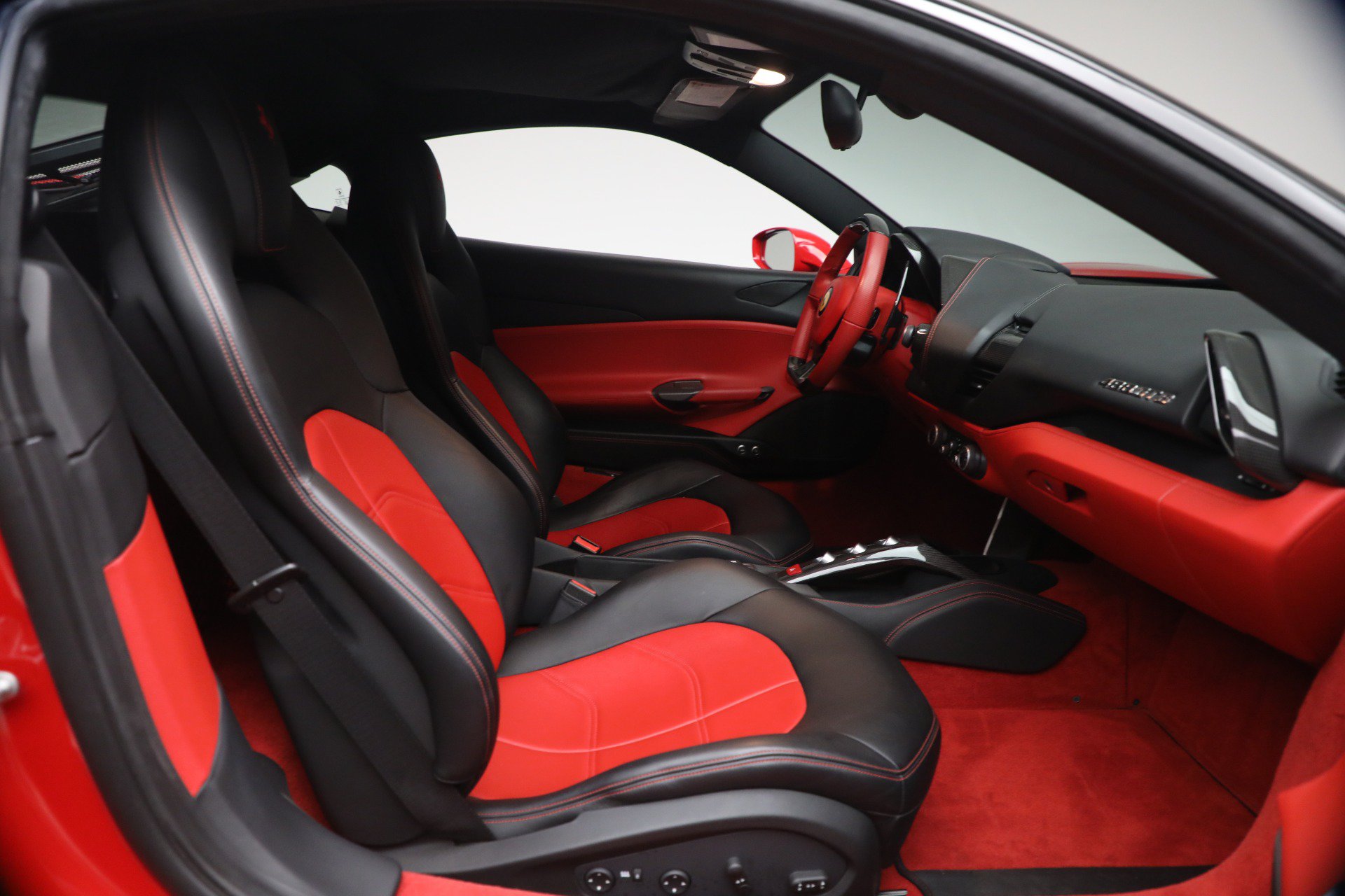 Certified 2018 Ferrari 488 GTB RWD image 16