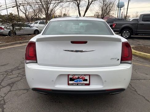 Used 2018 Chrysler 300 S w/ 300S Premium Group image 5