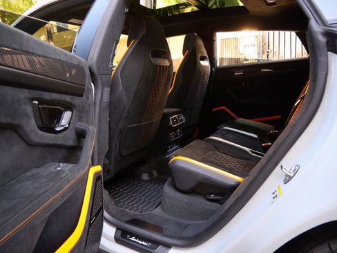 Used 2024 Lamborghini Urus Performante image 32