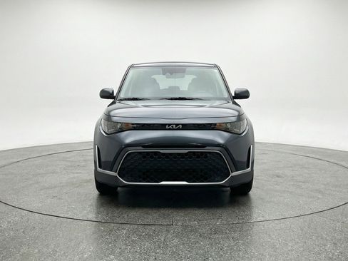 Used 2025 Kia Soul LX w/ LX Technology Package image 2
