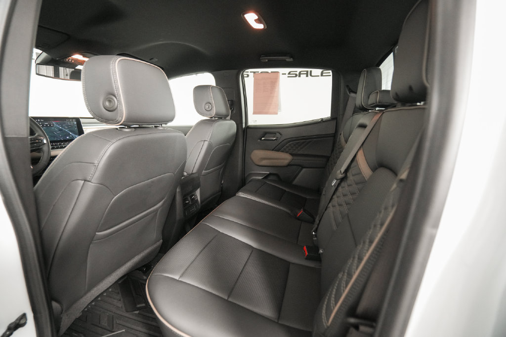 Used 2025 GMC Canyon Denali AWD/4WD image 14
