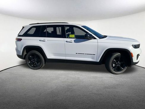 Used 2023 Jeep Grand Cherokee Altitude image 15