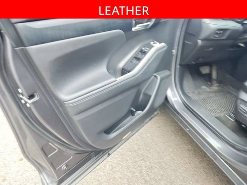 Used 2023 Toyota Highlander XLE AWD/4WD image 5