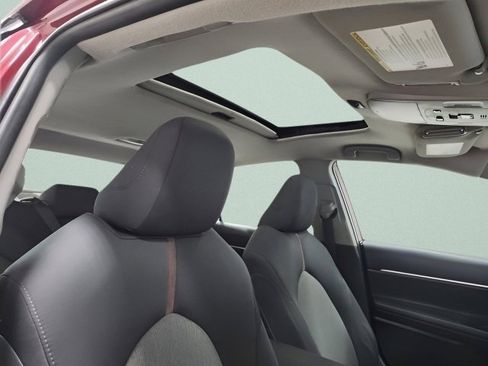 Used 2020 Toyota Camry LE image 6