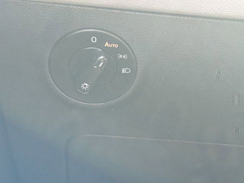 Used 2024 Volkswagen Taos SE image 33