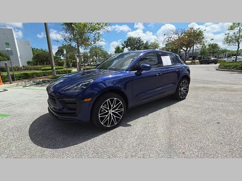 Used 2024 Porsche Macan w/ Premium Plus Package image 48