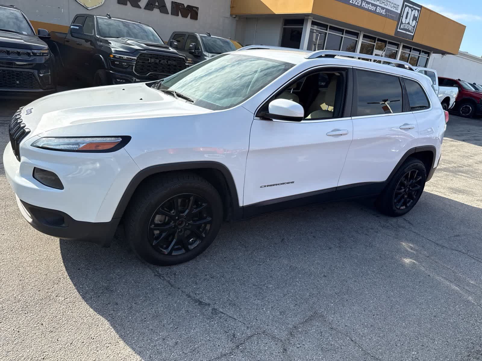 Used 2018 Jeep Cherokee Latitude FWD image 17