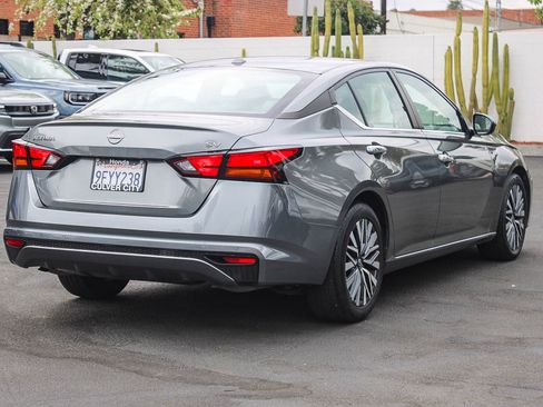 Used 2023 Nissan Altima 2.5 SV image 9