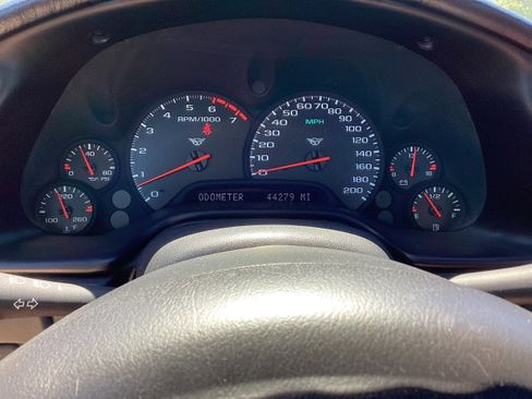 Used 2000 Chevrolet Corvette Convertible RWD image 16