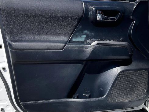 Used 2019 Toyota Tacoma TRD Off-Road w/ Technology Package image 37