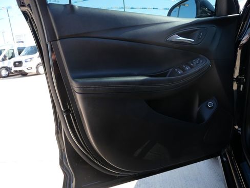 Used 2022 Buick Encore GX Select w/ Sport Touring Package FWD image 18