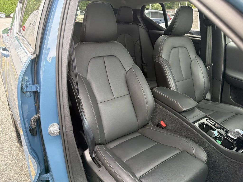 Certified 2024 Volvo XC40 B5 Plus w/ Climate Package AWD/4WD image 25
