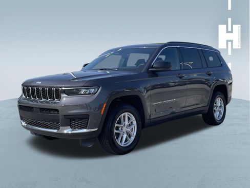 Used 2025 Jeep Grand Cherokee L Laredo RWD image 3