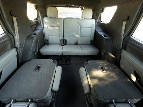 Used 2021 GMC Yukon SLT w/ SLT Luxury Package image 25