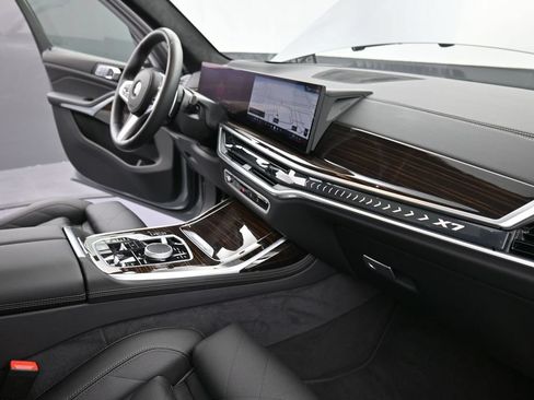 Used 2026 BMW X7 xDrive40i w/ M Sport Package AWD/4WD image 21