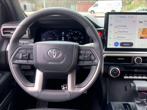 Used 2025 Toyota Tacoma TRD Sport image 6