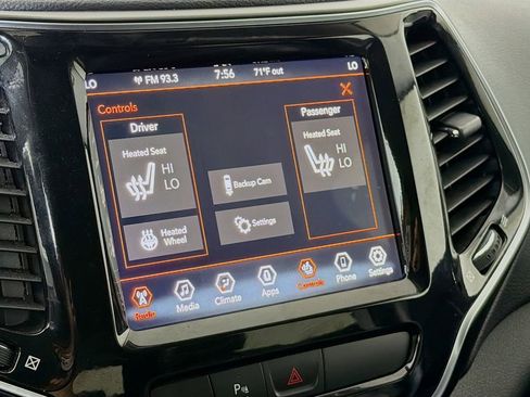 Used 2019 Jeep Cherokee Limited image 23