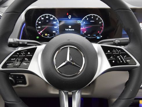 New 2026 Mercedes-Benz GLB 250 image 23