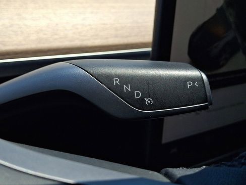 Used 2023 Tesla Model Y Long Range AWD/4WD image 13