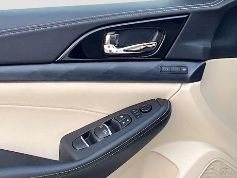 Used 2022 Nissan Maxima Platinum w/ Sport Mat Group FWD image 18