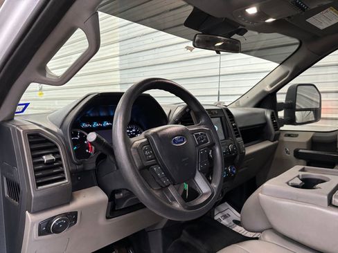 Used 2022 Ford F250 XL w/ Power Equipment Group image 10