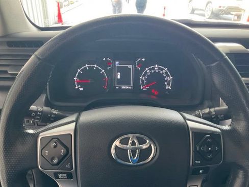 Used 2023 Toyota 4Runner SR5 Premium w/ Moonroof Package RWD image 8