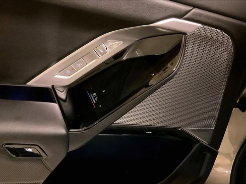 Used 2023 BMW 760i xDrive image 34