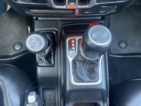 Used 2021 Jeep Wrangler Unlimited Sahara w/ Uconnect 4C Nav & Sound Group AWD/4WD image 29